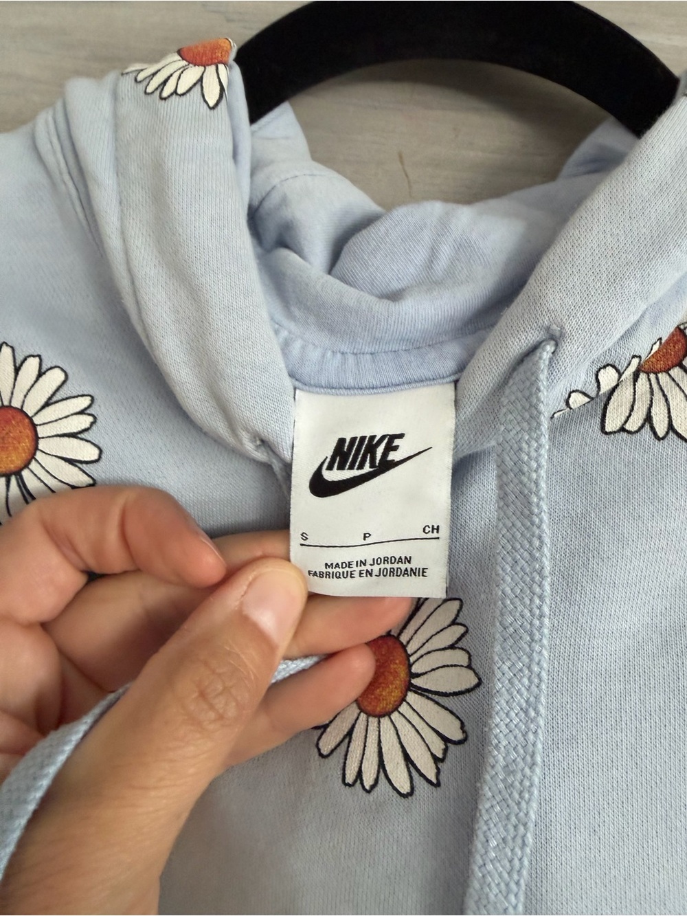 Nike women’s S Light Blue Daisy Print Hoodie - Picture 3 of 8